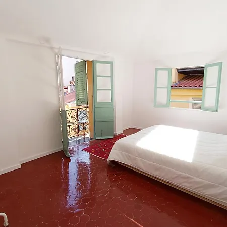 Charming In With Balcony Nice